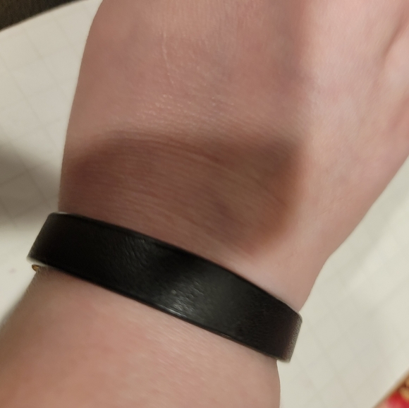 Jewelmint Lioness Head Bracelet Gold Tone with a Leather Band - Picture 4 of 10